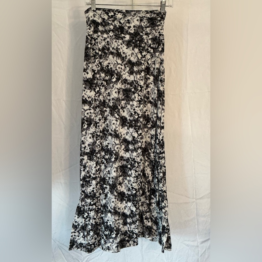 Joe Benbasset Black and White Floral Maxi Skirt